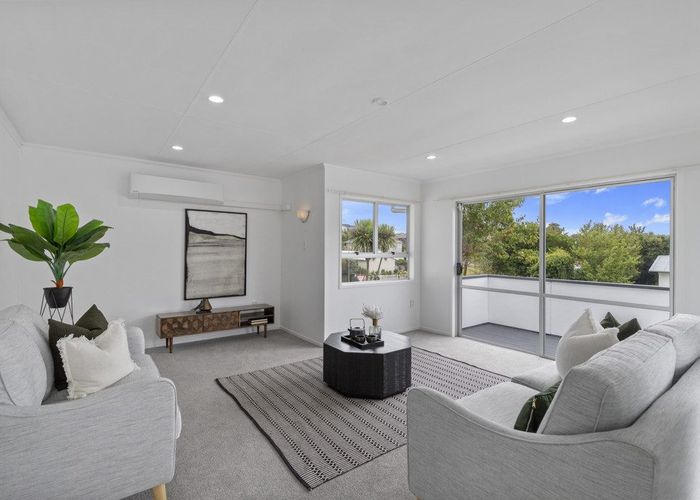 at 2 Edith Place, Dinsdale, Hamilton