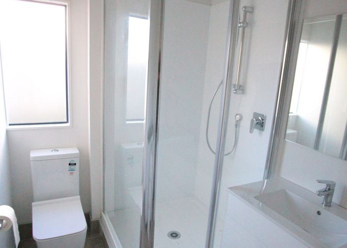  at 1/198 Archers Road, Glenfield, Auckland