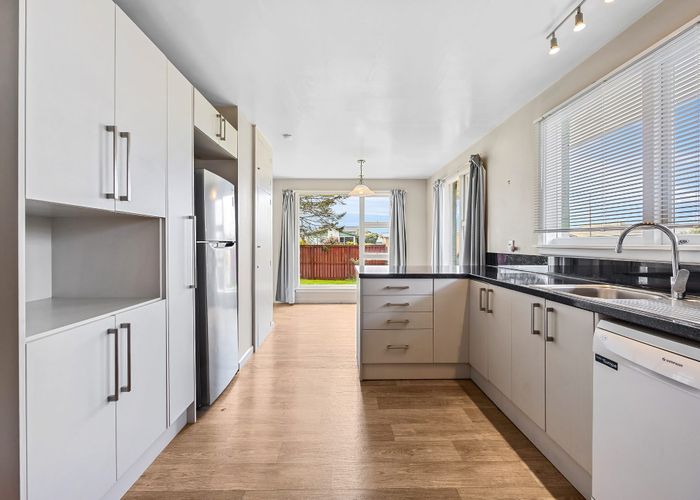  at 33 Skerten Avenue, Hornby, Christchurch City, Canterbury