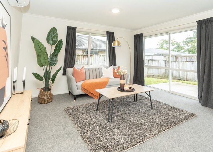  at 5 Millie Place, Huntington, Hamilton