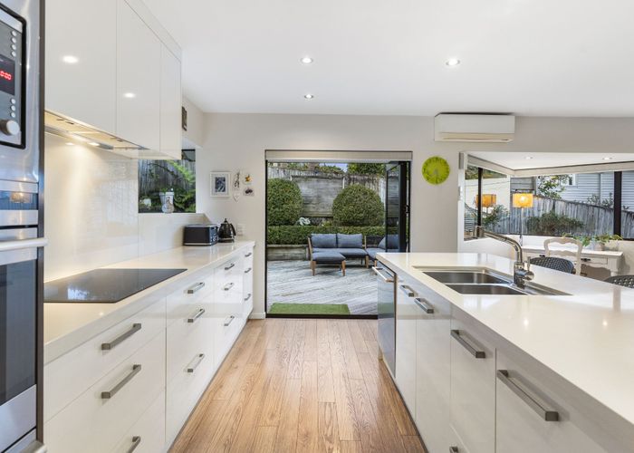  at 2/82 Hebron Road, Waiake, Auckland