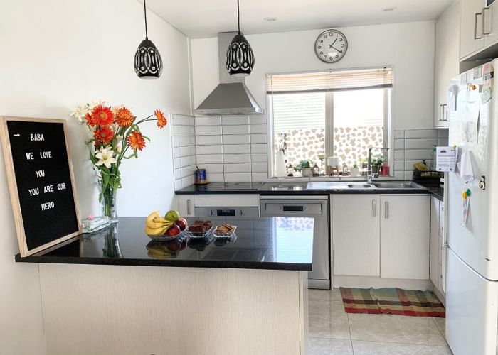  at 7/4 Ambrico Place, New Lynn, Auckland