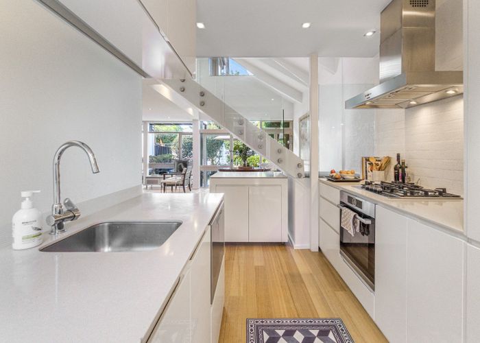  at 2/4 Logan Terrace, Parnell, Auckland