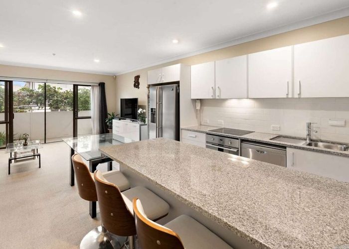  at 8/128 Stancombe Road, Flat Bush, Manukau City, Auckland