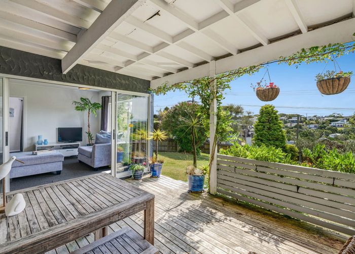  at 1/867 Beach Road, Waiake, Auckland
