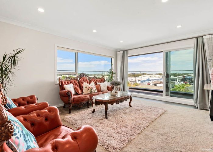  at 9 Bruce Road, Glenfield, North Shore City, Auckland