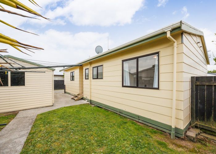  at 11 Cargill Grove, Kelvin Grove, Palmerston North, Manawatu / Whanganui