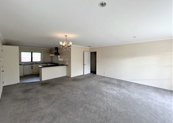  at 33A Minaret Drive, Bucklands Beach, Manukau City, Auckland