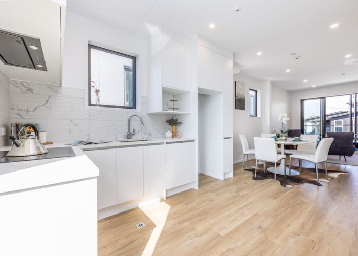  at 2/54 Taharoto Road, Takapuna, North Shore City, Auckland