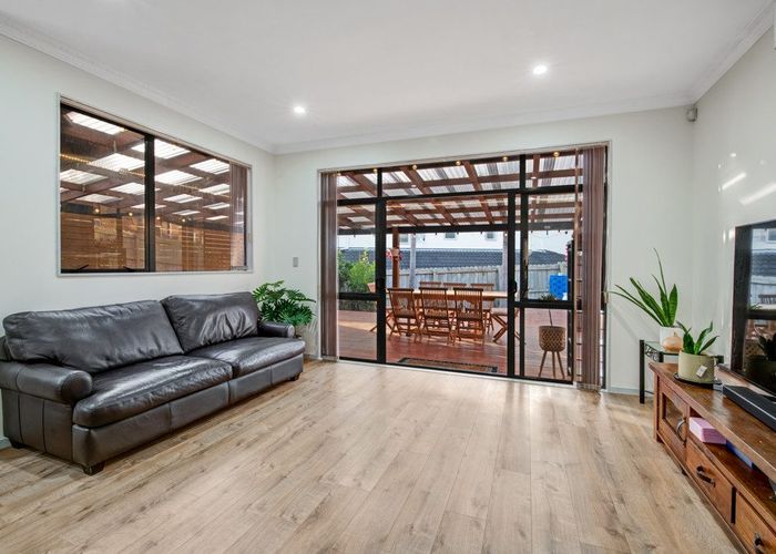  at 21 Mahoney Drive, Albany, Auckland