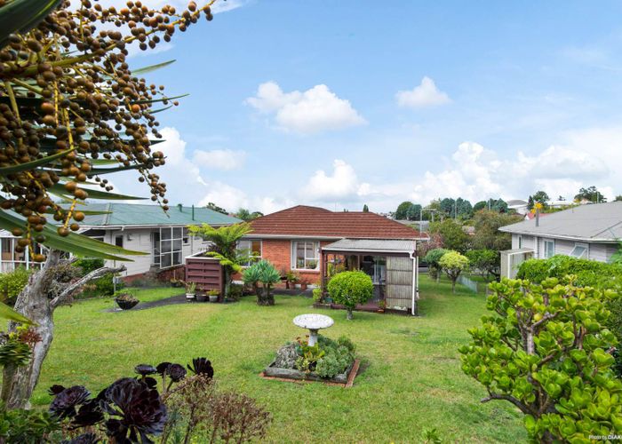  at 10 Dickey Street, New Windsor, Auckland