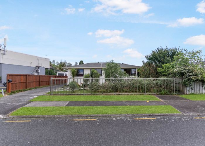  at 6 Gainsborough Street, Manurewa, Auckland