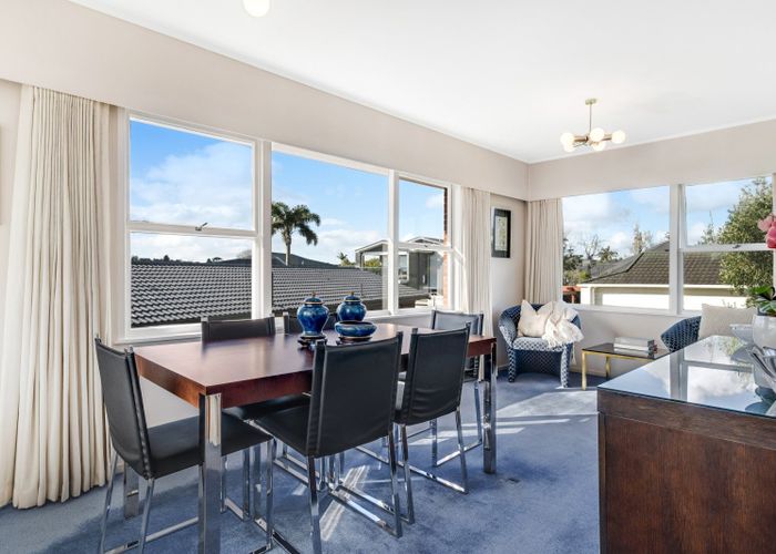  at 8 Fielding Crescent, Farm Cove, Manukau City, Auckland
