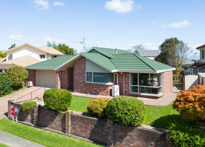  at 2 Longwood Place, Harrowfield, Hamilton