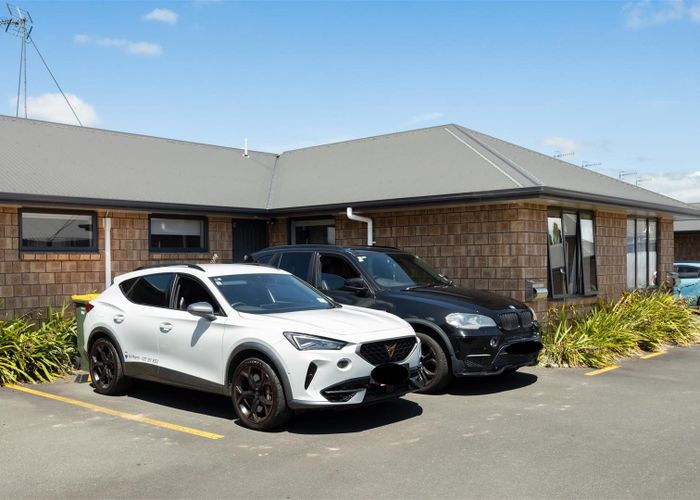  at 3/102 Old Farm Road, Hamilton East, Hamilton