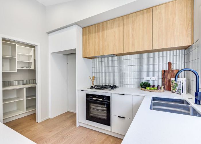  at 10 Halley Drive, CHARTWELL, HAMILTON