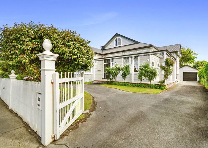  at 18 Whites Line West, Woburn, Lower Hutt