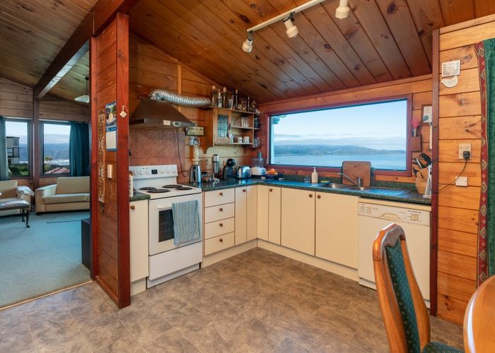  at 14 Sunhaven Drive, Newlands, Wellington