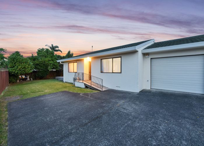  at 2/23 Septimus Place, Henderson, Auckland
