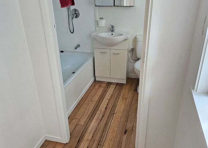  at 2/2 Earl Road, Titirangi, Waitakere City, Auckland