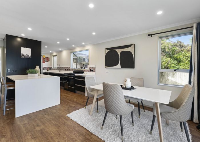  at 8 Suwyn Place, Weymouth, Manukau City, Auckland