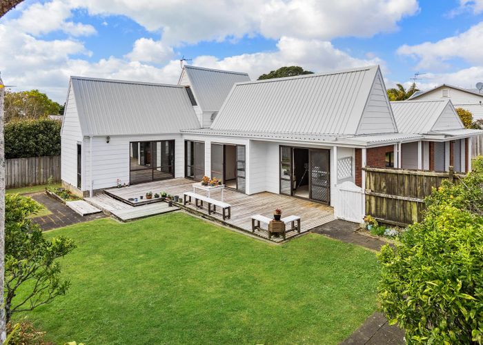  at 6 Fairfax Avenue, Northcote, Auckland