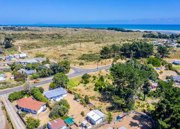  at 868 Hokio Beach Road, Hokio Beach
