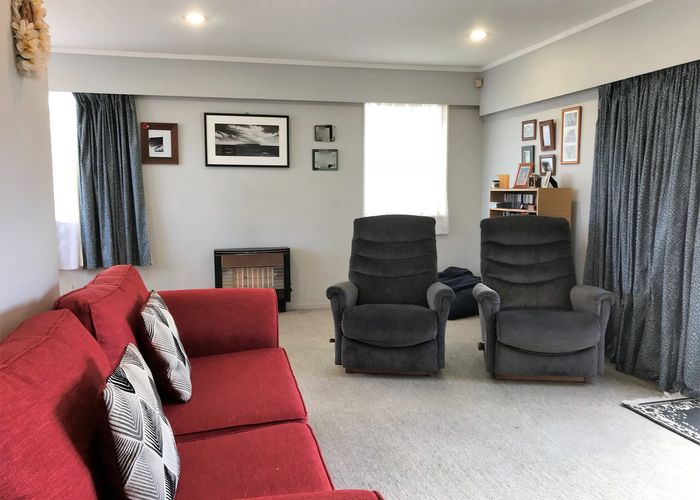  at 8 Chapel Street, Takapuwahia, Porirua
