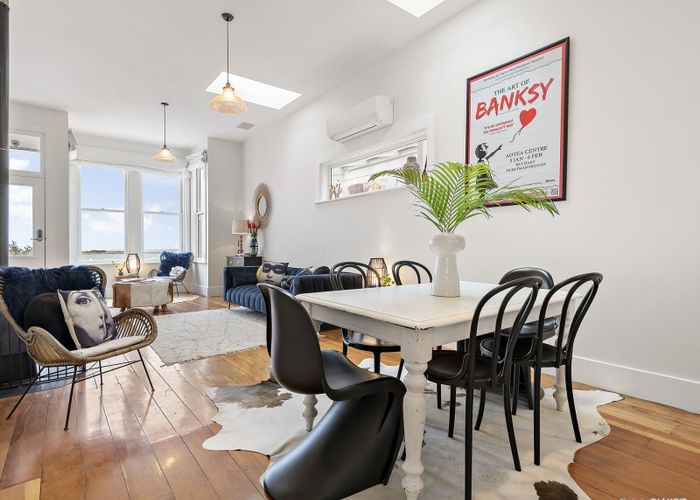  at 206 The Esplanade, Island Bay, Wellington