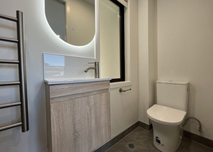  at 5/10 Fairclough Road, Beach Haven, North Shore City, Auckland