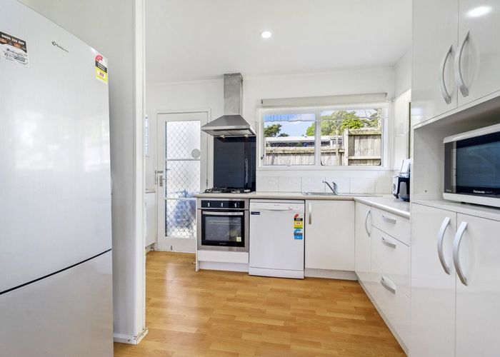  at 2/43 Archers Road, Hillcrest, Auckland