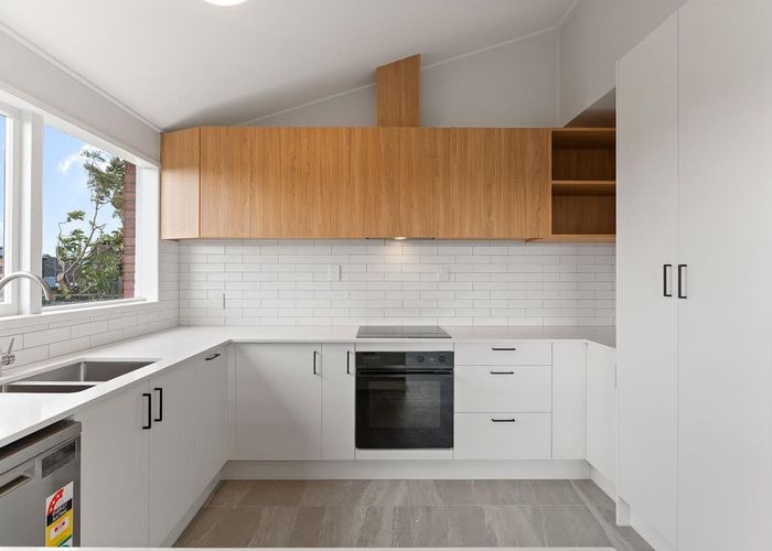  at 15 Glenmore Road, Sunnyhills, Manukau City, Auckland