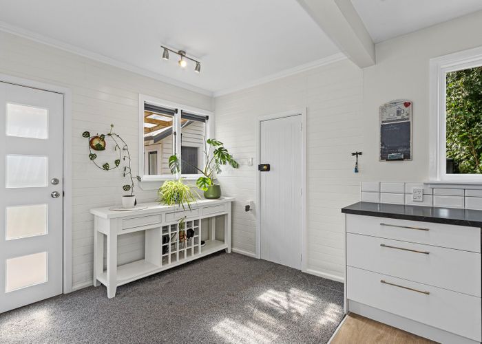  at 215 Breezes Road, Aranui, Christchurch City, Canterbury