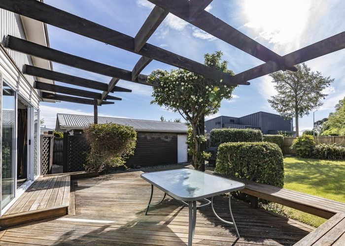  at 8 Stackhouse Avenue, Bishopdale, Christchurch City, Canterbury