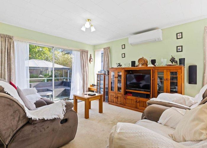  at 31 Mirrabooka Avenue, Botany Downs, Manukau City, Auckland