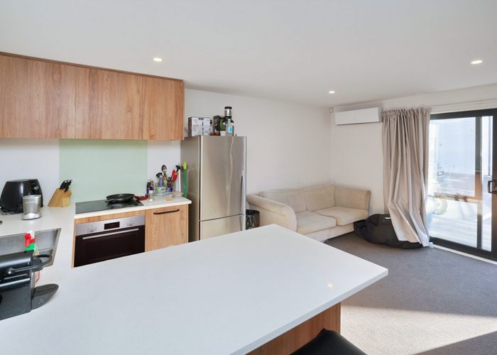  at 2/292 Hereford Street, City Centre, Christchurch City, Canterbury
