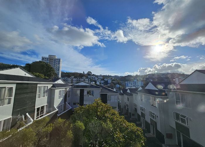  at 4/20 Thompson Street, Mount Cook, Wellington