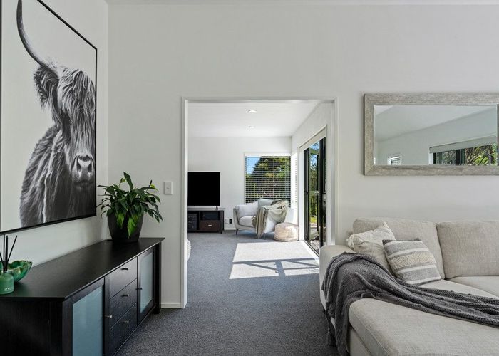  at 2/46 Hale Crescent, Bayview, Auckland