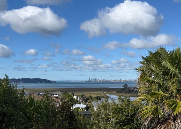  at 137 Luckens Road, West Harbour, Waitakere City, Auckland