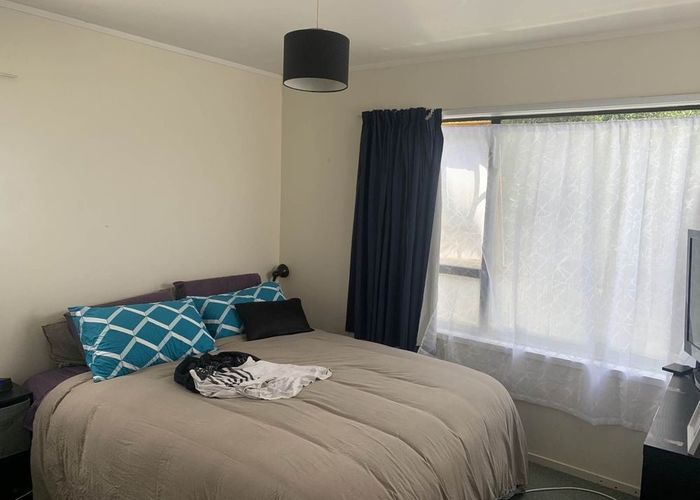  at 1 Hall Road, Glenfield, Auckland