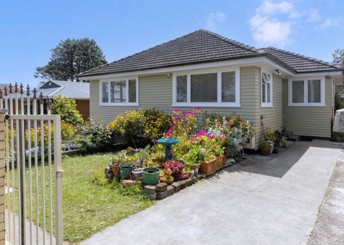  at 692 Richardson Road, Mount Roskill, Auckland