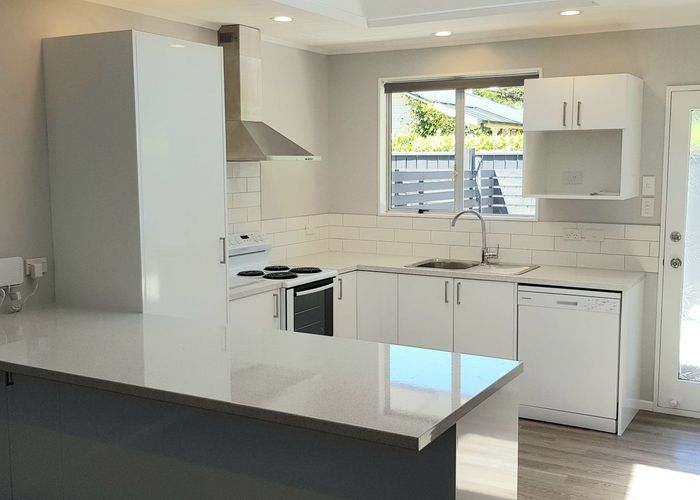  at 1/80 Airlie Road, Plimmerton, Porirua