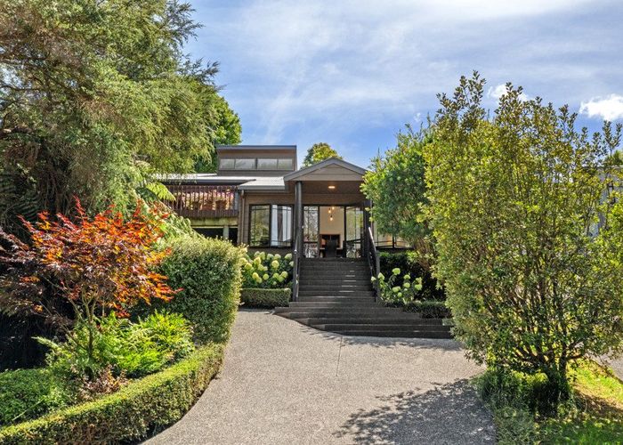  at 5 Menear Lane, Hillcrest, Auckland