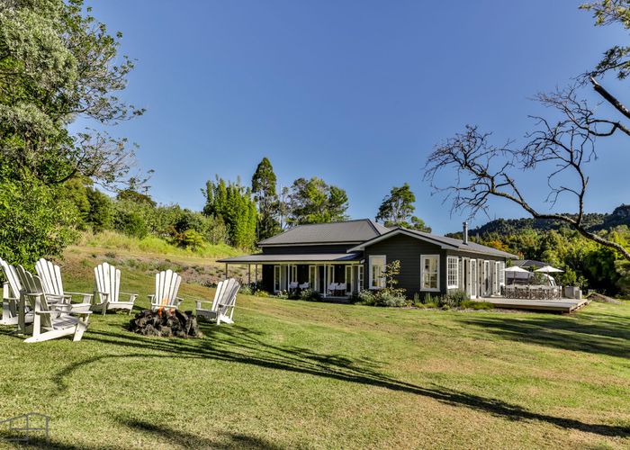  at 813 West Coast Road, Oratia, Waitakere City, Auckland