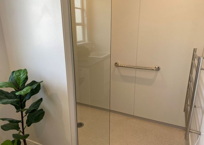  at Flat 6/95 Whites Line East, Waiwhetu, Lower Hutt, Wellington