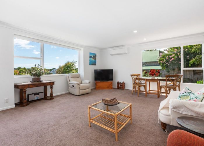  at 5 Sunset Terrace, Waikanae Beach, Waikanae