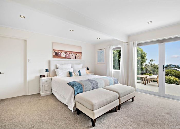  at 2/1 Eastcliffe Road, Castor Bay, Auckland