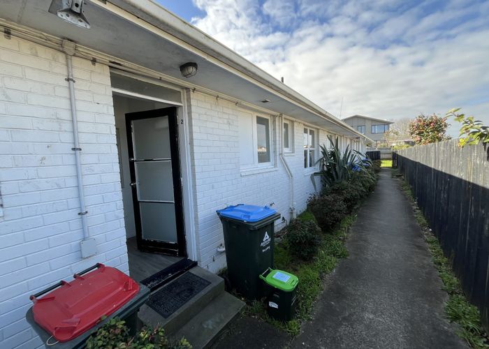  at 2/8 Almond Place, Mount Wellington, Auckland City, Auckland