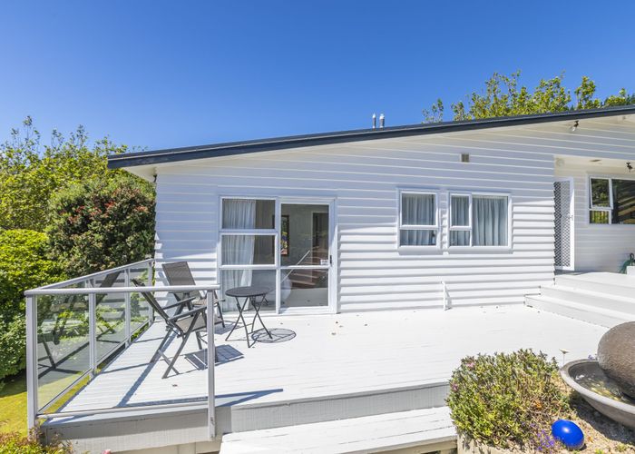  at 4 Sunrise Blvd, Tawa, Wellington