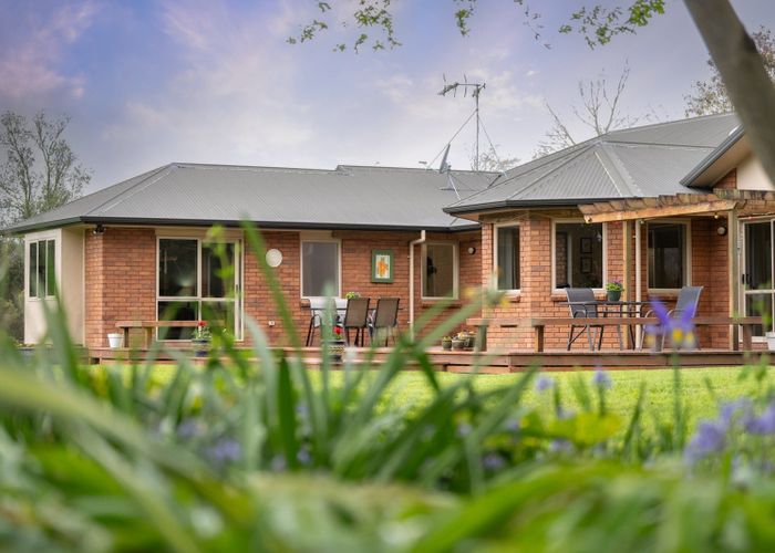  at 9 Oak View Place, Newstead